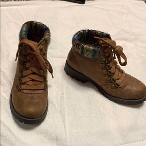 White brown suede boot